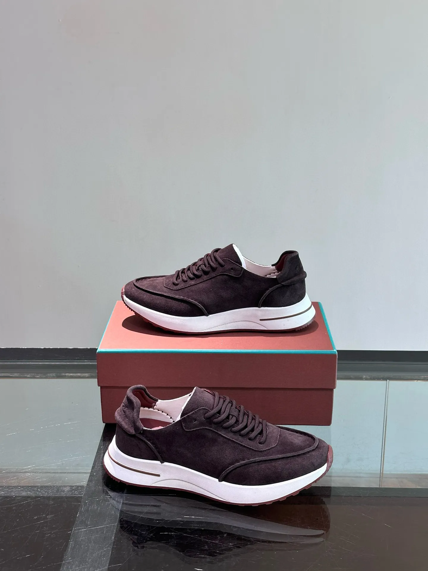 Factory price: 540💰Loro men's shoes💰iana niche Loro classic jogging shoes, men's lace-up casual shoes and sneakers, high-quality lightweight and comfortable fabrics, suitable for outdoor leisure, the color scheme is young and energetic, and it looks great with sportswear or casual suits! Size: 39-46 (customized sizes of 45 and 46 are non-refundable)